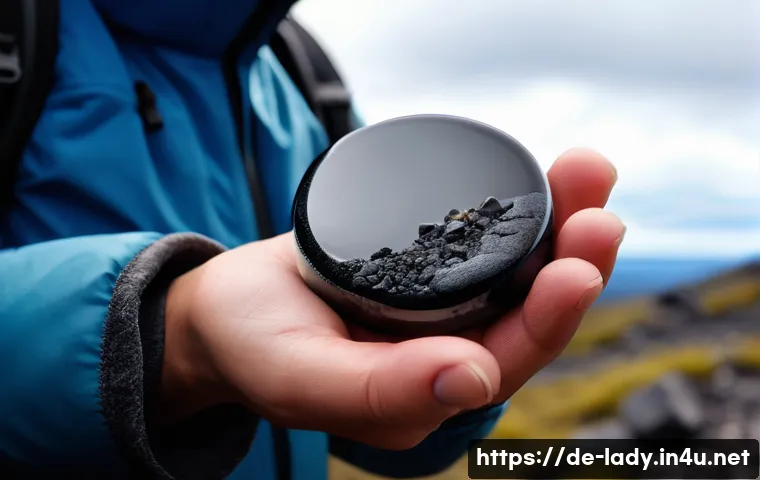 미라클스톤 찾는 방법 - A detailed close-up image of a hand holding a smooth, glossy Obsidian Miracle Stone with deep black ...